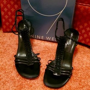New In box 8.5 Nine West black sandal
